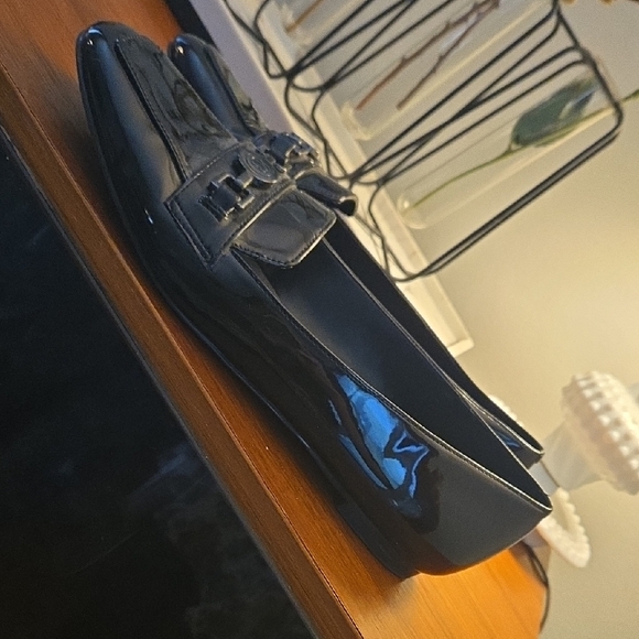 Bandolino Black Patent Loafers with Chain Accent Size 8 1/2 - Picture 4 of 4